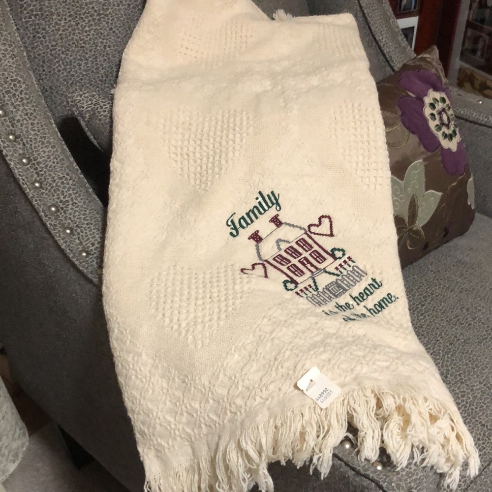 Throw blanket with fringe tassel